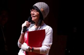 ���D����