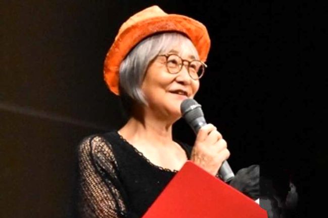 ���D����