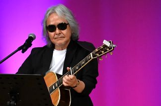 �h��������Y