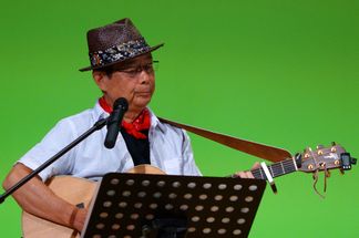 �M�^�[���Ԑ��g