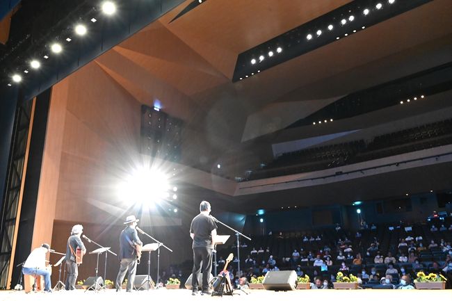 �L�b�Y���T�E���X