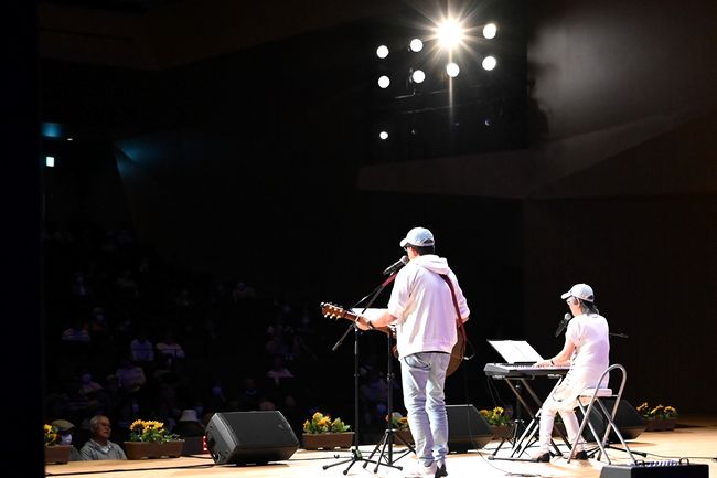 ��������Y