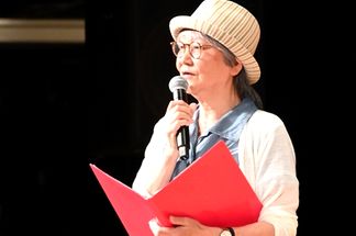 ���D����