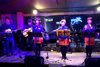 �ɍ����N���X�}�X�R���T�[�g