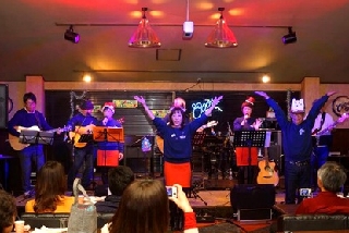 �ɍ����N���X�}�X�R���T�[�g