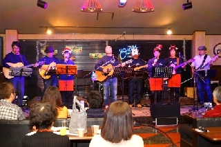 �ɍ����N���X�}�X�R���T�[�g