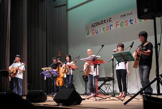 �É��A�R�[�X�e�B�b�N�M�^�[�t�F�X�e�B�o��