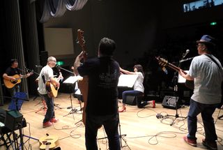 �É��A�R�[�X�e�B�b�N�M�^�[�t�F�X�e�B�o��