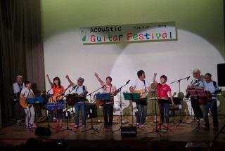 �É��A�R�[�X�e�B�b�N�M�^�[�t�F�X�e�B�o��